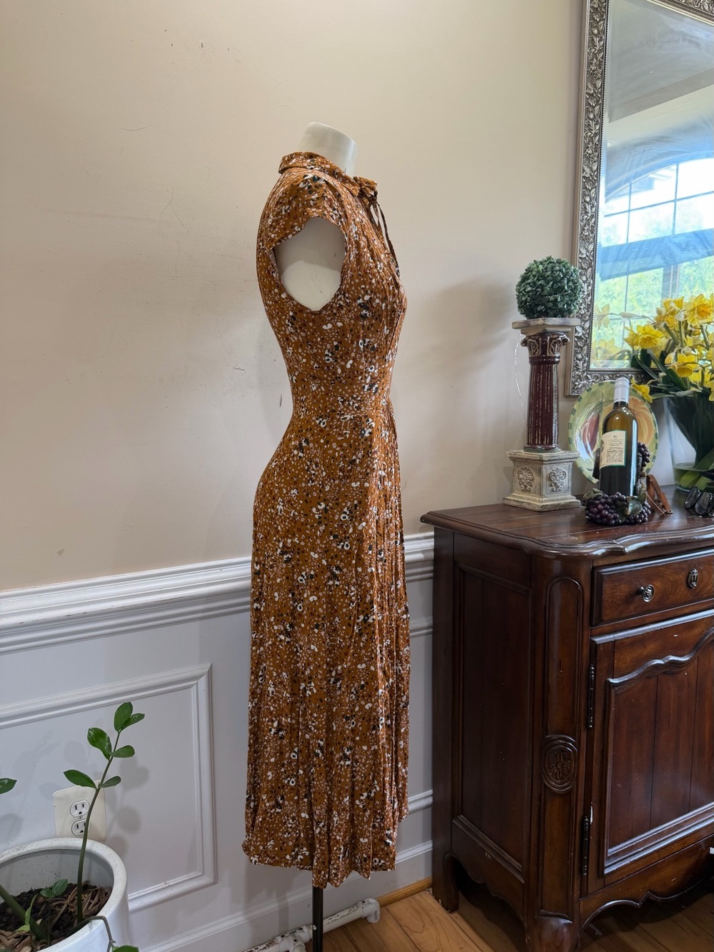 Free People Printed  Button-Front Midi Dress in Rust - Picture 5 of 8